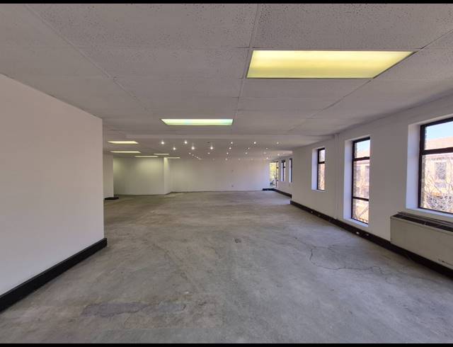 182M² OFFICE TO LET IN KRAMERVILLE